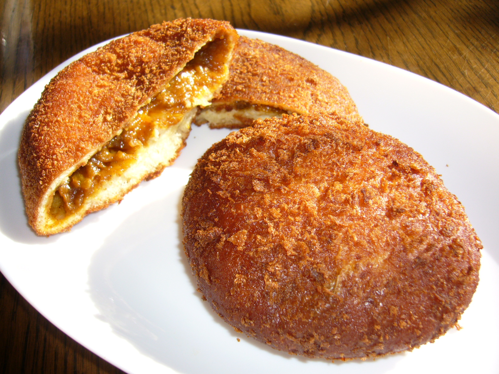 咖喱面包也是日本人民的创造.图片:wikipedia
